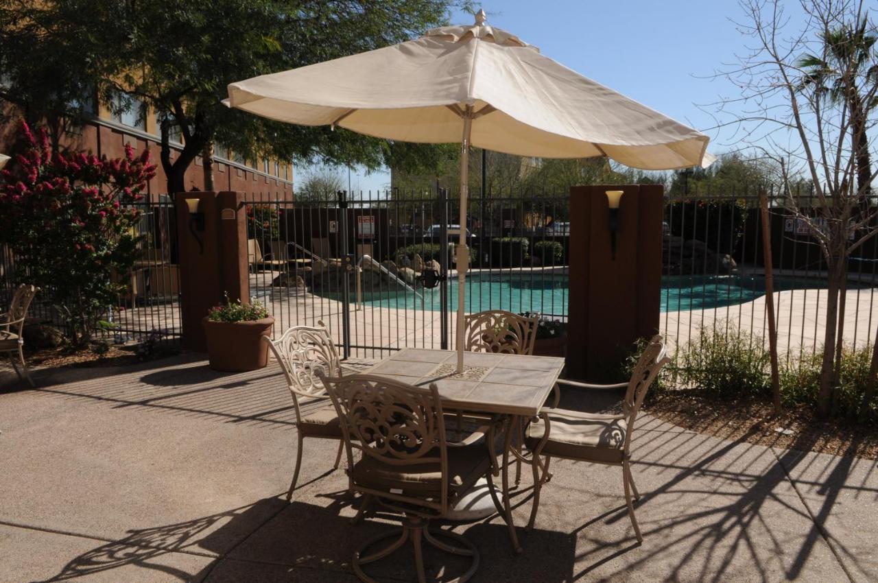 Holiday Inn Express & Suites Phoenix/Chandler Exterior foto